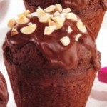Bizcochos-de-chocolate-con-salsa-de-moka