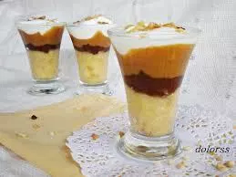 Espuma-de-plátano-naranja-chocolate-y-yogurt